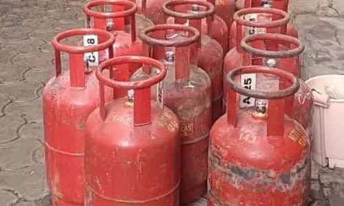 पश्चिम एशिया संघर्ष के कारण LPG की कमी: हर महीने एक सिलेंडर