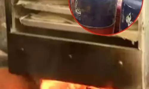 LPG सिलेंडर की कमी से होटलों में दिक्कत, कुछ ने लकड़ी के चूल्हे इस्तेमाल करना शुरू किया