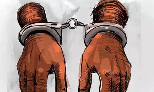 Maduranathakam के पास 14 साल की लड़की के साथ गैंगरेप, एक संदिग्ध हिरासत में लिया गया Maduranathakam के पास 14 साल की लड़की के साथ गैंगरेप, एक संदिग्ध हिरासत में लिया गया