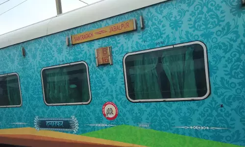 ट्रेनें लेट, यात्री परेशान, हंगामा