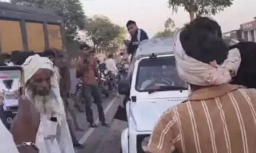 Meghalaya पुलिस ने नूह में भीड़ के साथ झड़प के दौरान हवा में गोली चलाई, युवक घायल Meghalaya पुलिस ने नूह में भीड़ के साथ झड़प के दौरान हवा में गोली चलाई, युवक घायल