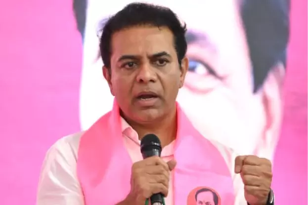 KTR का बयान: स्पीकर ने दलबदलुओं को दी क्लीन चिट KTR का बयान: स्पीकर ने दलबदलुओं को दी क्लीन चिट