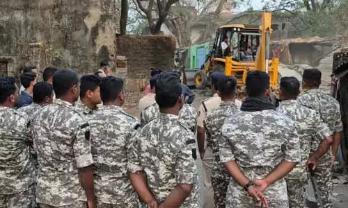ड्रग्स के धंधे पर कार्रवाई: पुलिस ने Bargarh में अड्डा ध्वस्त किया ड्रग्स के धंधे पर कार्रवाई: पुलिस ने Bargarh में अड्डा ध्वस्त किया