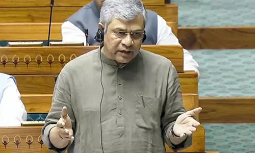 भारत का मोबाइल फोन निर्यात बीते एक दशक में 127 गुना बढ़ा: अश्विनी वैष्णव भारत का मोबाइल फोन निर्यात बीते एक दशक में 127 गुना बढ़ा: अश्विनी वैष्णव