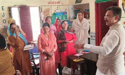 विधानसभा अध्यक्ष कल्याण ने Karnal गांव में आंगनवाड़ी केंद्र का निरीक्षण किया