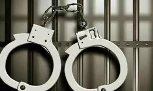 Vidyanagar में बड़े पैमाने पर ड्रग्स का भंडाफोड़; युवक गिरफ्तार