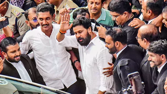 केरल HC ने सरकार की अपील पर एक्टर दिलीप और अन्य को नोटिस दिया केरल HC ने सरकार की अपील पर एक्टर दिलीप और अन्य को नोटिस दिया