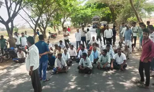 Lingareddy Palli के किसानों ने फसल बचाने के लिए रामायमपेट नहर का पानी मांगा