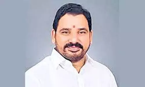 Telangana के स्पीकर ने राज्यसभा केथिरेड्डी वासुदेव रेड्डी को दफनाया Telangana के स्पीकर ने राज्यसभा केथिरेड्डी वासुदेव रेड्डी को दफनाया