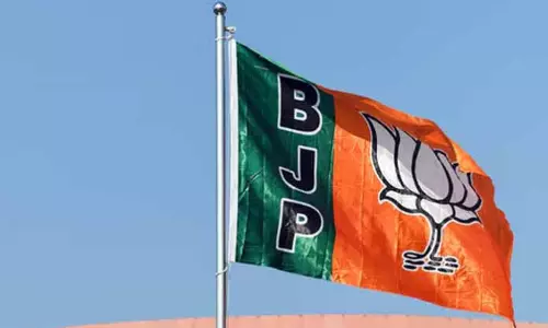रेड लाइट तोड़ने पर चालान से पहले लोगों को जागरूक करना ज़रूरी: BJP रेड लाइट तोड़ने पर चालान से पहले लोगों को जागरूक करना ज़रूरी: BJP
