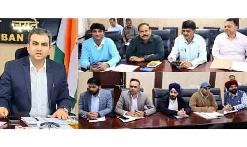 DC Ramban ने रेवेन्यू डिपार्टमेंट के कामकाज का रिव्यू किया DC Ramban ने रेवेन्यू डिपार्टमेंट के कामकाज का रिव्यू किया