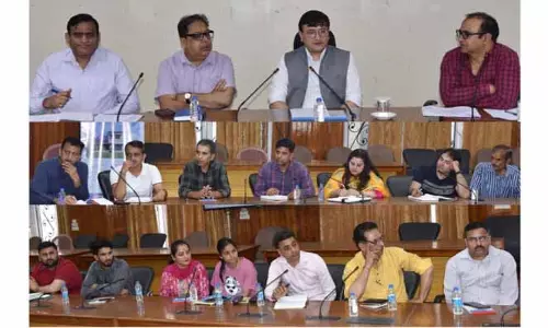 DC ने उधमपुर में पीएम सूर्य घर मुफ्त बिजली योजना के क्रियान्वयन की समीक्षा की DC ने उधमपुर में पीएम सूर्य घर मुफ्त बिजली योजना के क्रियान्वयन की समीक्षा की