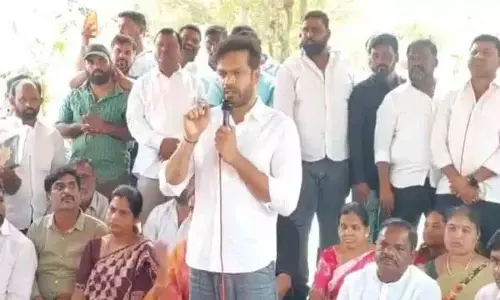 Patlolla Kartik Reddy: गरीबों को जबरन बेदखल करने में कोई भी अधिकारी सुरक्षित नहीं Patlolla Kartik Reddy: गरीबों को जबरन बेदखल करने में कोई भी अधिकारी सुरक्षित नहीं