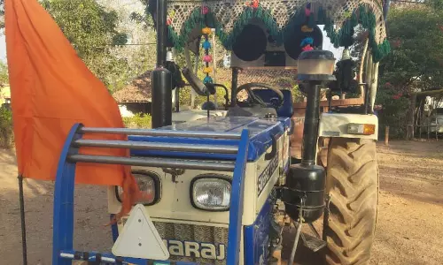 वन तस्करों पर बड़ी कार्रवाई, अवैध लकड़ी से भरा ट्रैक्टर जब्त