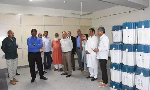 मुख्य चुनाव अधिकारी ए श्रीनिवास ने पंचकूला में EVM वेयरहाउस का निरीक्षण किया मुख्य चुनाव अधिकारी ए श्रीनिवास ने पंचकूला में EVM वेयरहाउस का निरीक्षण किया