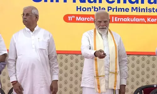 Kerala: पीएम मोदी ने एर्नाकुलम में 10,800 करोड़ रुपये के प्रोजेक्ट्स का उद्घाटन और शिलान्यास किया Kerala: पीएम मोदी ने एर्नाकुलम में 10,800 करोड़ रुपये के प्रोजेक्ट्स का उद्घाटन और शिलान्यास किया