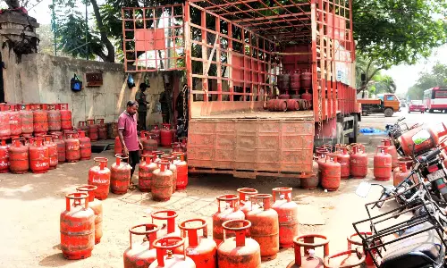 LPG सप्लाई की अफवाह से विशाखापत्तनम में पैनिक बुकिंग