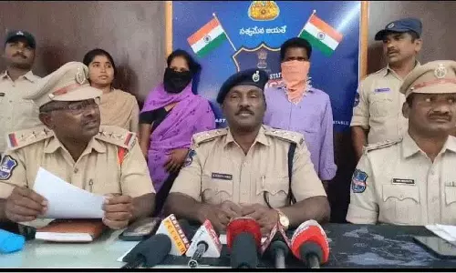 Medak: अज्ञात महिला की हत्या का मामला सुलझा; प्रेमी और उसकी प्रेमिका गिरफ्तार Medak: अज्ञात महिला की हत्या का मामला सुलझा; प्रेमी और उसकी प्रेमिका गिरफ्तार