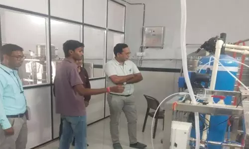 सारंगढ़ में खाद्य एवं औषधि प्रशासन की कार्रवाई, श्री राधे फूड से 20 बोरी पानी पाउच जब्त