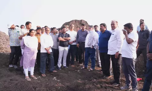 Ponnam Prabhakar ने करीमनगर डंपिंग यार्ड को साल भर में रिलोकेट करने का भरोसा दिया Ponnam Prabhakar ने करीमनगर डंपिंग यार्ड को साल भर में रिलोकेट करने का भरोसा दिया