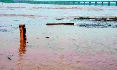 Mancherial में बाढ़ रोकने के लिए 264 करोड़ का रिटेनिंग वॉल प्रोजेक्ट शुरू Mancherial में बाढ़ रोकने के लिए 264 करोड़ का रिटेनिंग वॉल प्रोजेक्ट शुरू