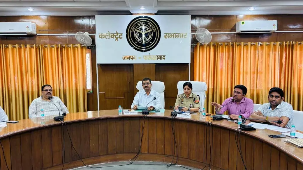 Farrukhabad: जल शक्ति विभाग की बैठक में ‘कैच द रेन’ अभियान पर चर्चा, कार्यों में तेजी के आदेश Farrukhabad: जल शक्ति विभाग की बैठक में ‘कैच द रेन’ अभियान पर चर्चा, कार्यों में तेजी के आदेश