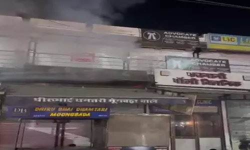 Raipur Breaking: आश्रम इलाके में मूंग बड़ा दुकान में लगी भीषण आग, देखें VIDEO...