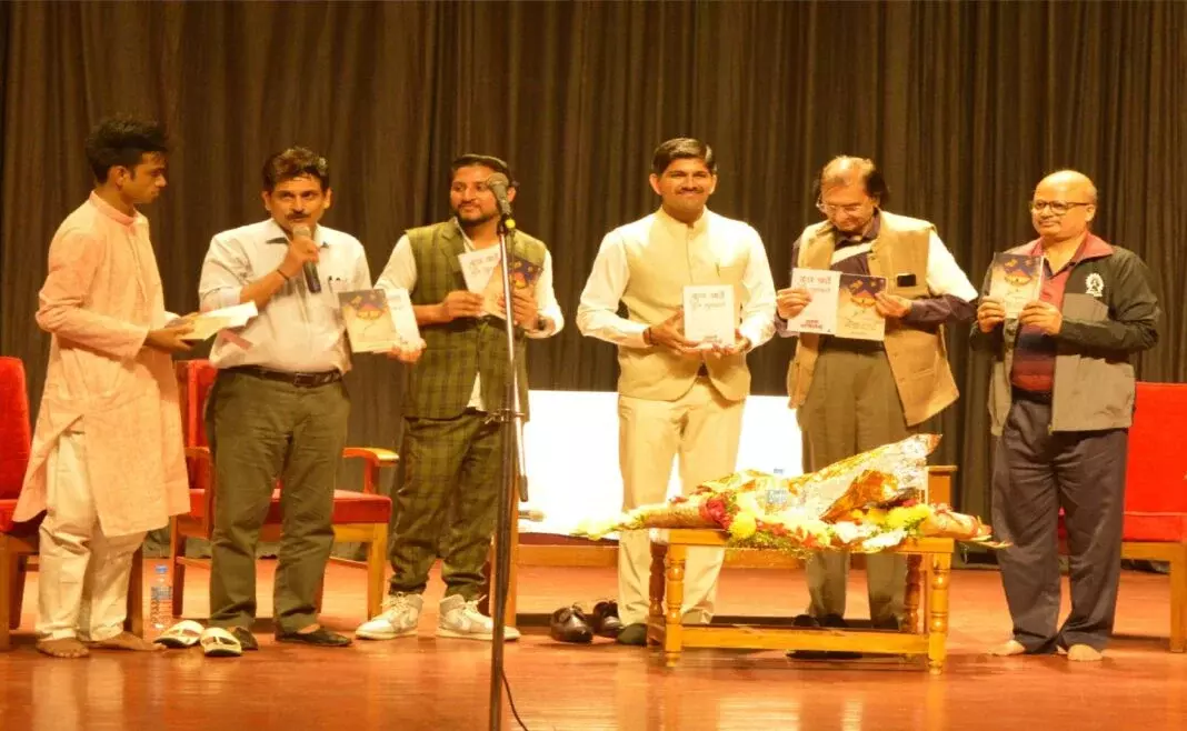 Farrukhabad: आईआईटी खड़गपुर में कवि उत्कर्ष अग्निहोत्री ने दो पुस्तकों का किया विमोचन Farrukhabad: आईआईटी खड़गपुर में कवि उत्कर्ष अग्निहोत्री ने दो पुस्तकों का किया विमोचन
