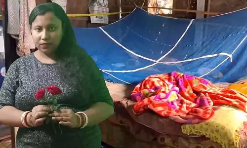 Husband ने कथित तौर पर काम से नाराज़ होकर पत्नी की चाकू मारकर हत्या कर दी Husband ने कथित तौर पर काम से नाराज़ होकर पत्नी की चाकू मारकर हत्या कर दी