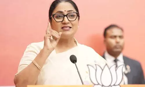 ईंधन की कोई किल्लत नहीं, सरकार ने अफवाहों पर ध्यान न देने की अपील की ईंधन की कोई किल्लत नहीं, सरकार ने अफवाहों पर ध्यान न देने की अपील की