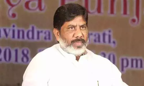 Khammam में बेघर परिवारों के मुद्दे पर तीन मंत्री अड़े