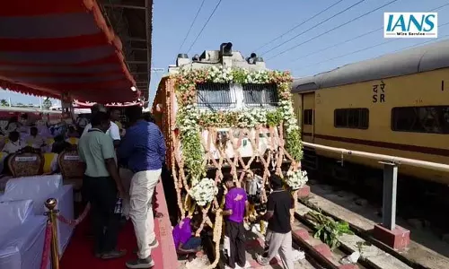 PM नरेंद्र मोदी ने वीडियो कॉन्फ़्रेंसिंग के जरिए रामेश्वरम–मंगलुरु विशेष ट्रेन को दिखाई हरी झंडी PM नरेंद्र मोदी ने वीडियो कॉन्फ़्रेंसिंग के जरिए रामेश्वरम–मंगलुरु विशेष ट्रेन को दिखाई हरी झंडी