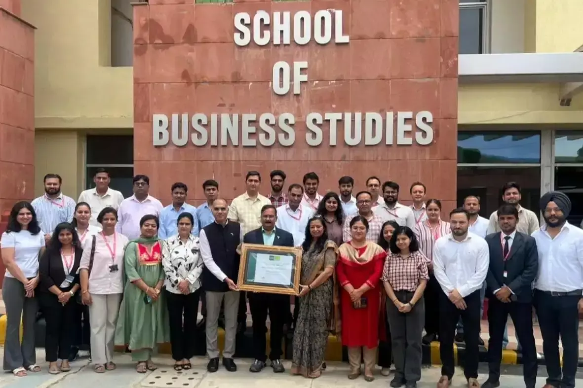 Jammu: बिजनेस स्कूल को मिला AAA+ ग्रेड, बढ़ी विश्वविद्यालय की प्रतिष्ठा Jammu: बिजनेस स्कूल को मिला AAA+ ग्रेड, बढ़ी विश्वविद्यालय की प्रतिष्ठा