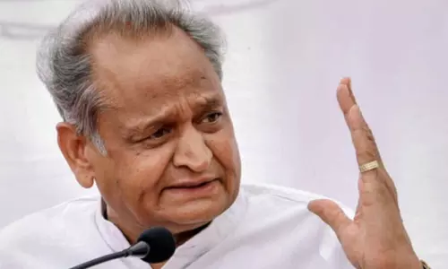 Jaipur: अशोक गहलोत की उपस्थिति में गांधी वाटिका तक मार्च Jaipur: अशोक गहलोत की उपस्थिति में गांधी वाटिका तक मार्च