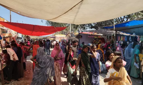 Jaipur: दो दिवसीय मेले में श्रद्धालुओं ने मनाई धार्मिक भक्ति Jaipur: दो दिवसीय मेले में श्रद्धालुओं ने मनाई धार्मिक भक्ति
