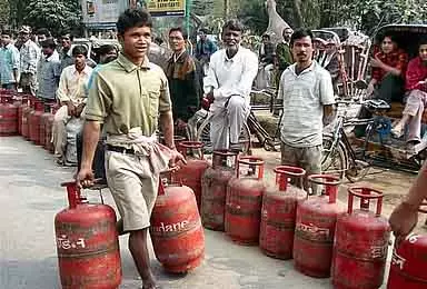 चेन्नई में सिलेंडर का वितरण बंद: IOC की घोषणा चेन्नई में सिलेंडर का वितरण बंद: IOC की घोषणा