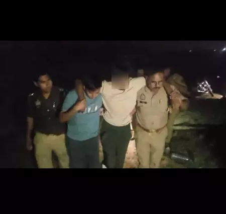 पुलिस ने मुठभेड़ के बाद 3 शातिर अपराधियों को किया गिरफ्तार पुलिस ने मुठभेड़ के बाद 3 शातिर अपराधियों को किया गिरफ्तार