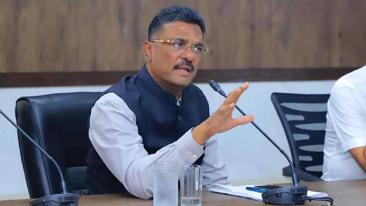 Maharashtra : परिवहन मंत्री ने कहा कि 930 बाइक-टैक्सी के खिलाफ कार्रवाई की गई Maharashtra : परिवहन मंत्री ने कहा कि 930 बाइक-टैक्सी के खिलाफ कार्रवाई की गई