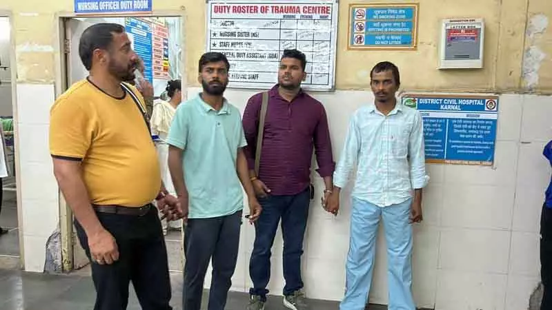 Karnal में अवैध हथियारों के साथ दो गैंगस्टर गिरफ्तार Karnal में अवैध हथियारों के साथ दो गैंगस्टर गिरफ्तार