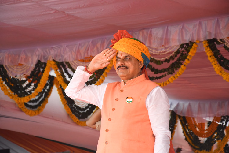Bhopal: मुख्यमंत्री डॉ. यादव ने संभाजी महाराज के बलिदान दिवस पर किया नमन Bhopal: मुख्यमंत्री डॉ. यादव ने संभाजी महाराज के बलिदान दिवस पर किया नमन