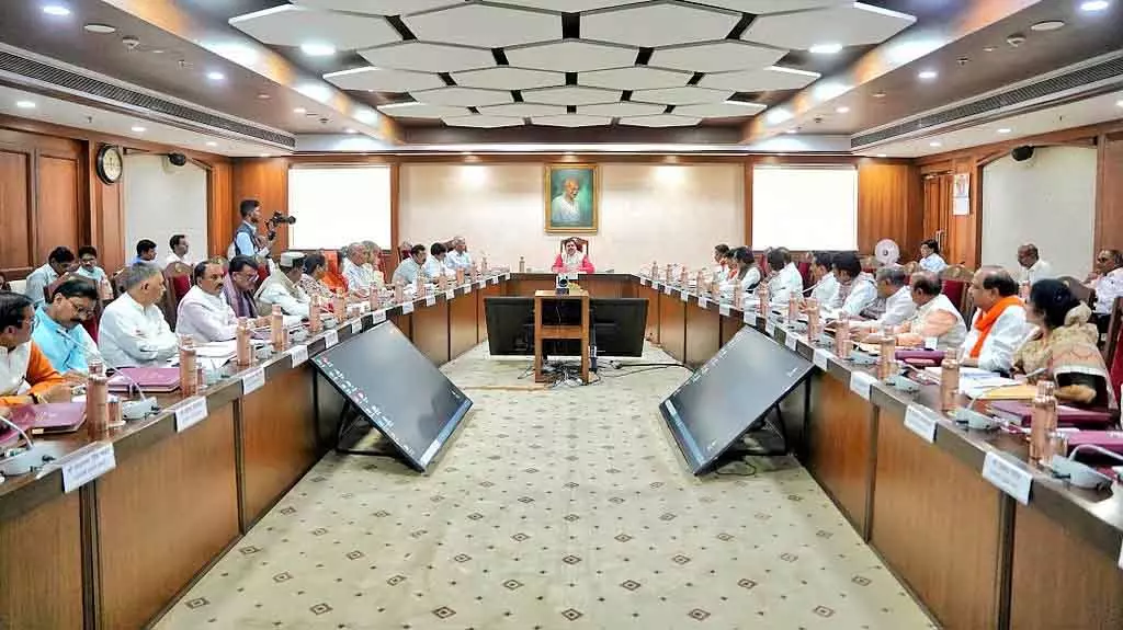 Bhopal : योजनाओं की निगरानी के लिए मध्य प्रदेश के युवाओं की पहल Bhopal : योजनाओं की निगरानी के लिए मध्य प्रदेश के युवाओं की पहल