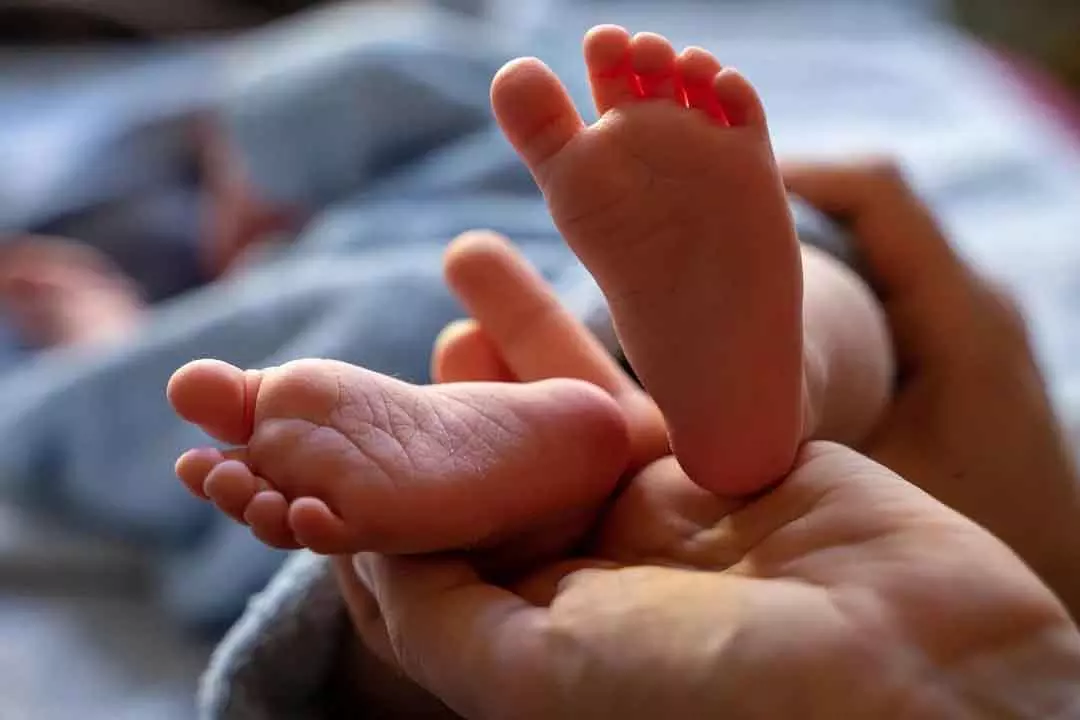 Odisha : किशोरी ने अस्पताल के टॉयलेट में समय से पहले बच्चे को जन्म दिया, राउरकेला IGH से भागी Odisha : किशोरी ने अस्पताल के टॉयलेट में समय से पहले बच्चे को जन्म दिया, राउरकेला IGH से भागी
