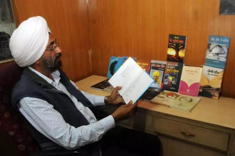Professor Sohinder Bir ने कहा लिबरलाइज़ेशन के बाद पंजाबी कवियों के माइग्रेशन से लिटरेरी गैप पैदा हुआ Professor Sohinder Bir ने कहा लिबरलाइज़ेशन के बाद पंजाबी कवियों के माइग्रेशन से लिटरेरी गैप पैदा हुआ