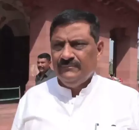 एलपीजी की किल्लत महज अफवाह, एनडीए सांसदों ने जनता से की धैर्य की अपील एलपीजी की किल्लत महज अफवाह, एनडीए सांसदों ने जनता से की धैर्य की अपील