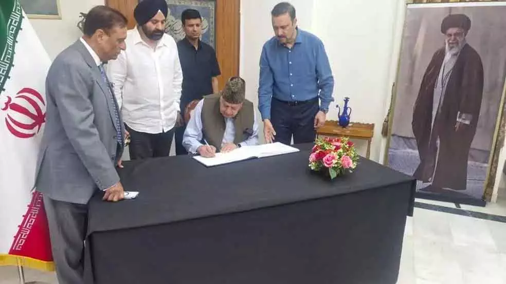 Delhi डॉ. फारूक ने ईरान दूतावास का दौरा किया Delhi डॉ. फारूक ने ईरान दूतावास का दौरा किया