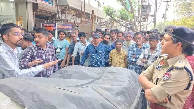 फगवाड़ा में MC और पुलिस ने मिलकर अतिक्रमण विरोधी अभियान चलाया फगवाड़ा में MC और पुलिस ने मिलकर अतिक्रमण विरोधी अभियान चलाया