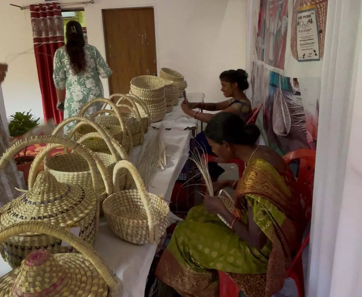 पारंपरिक हस्तशिल्प उत्पाद बना आजीविका का साधन पारंपरिक हस्तशिल्प उत्पाद बना आजीविका का साधन