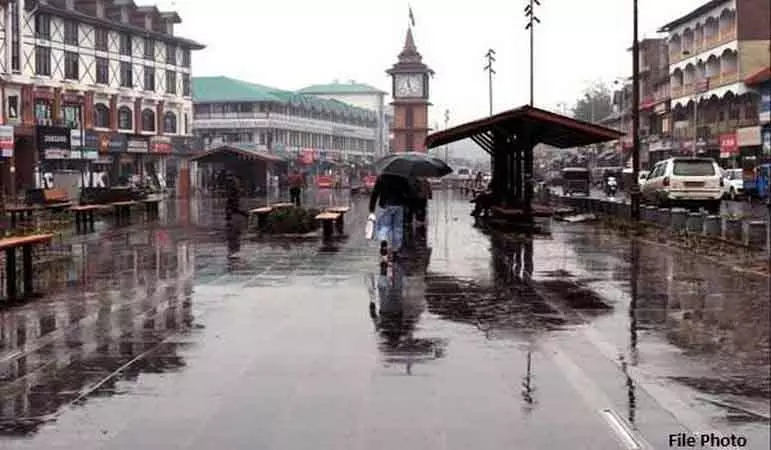 Srinagar घाटी में बर्फबारी और बारिश से सूखा खत्म Srinagar घाटी में बर्फबारी और बारिश से सूखा खत्म