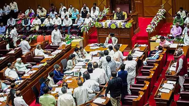 BJP ने राज्य सरकार पर कांग्रेस पार्टी के ऑफिस के लिए बहुत कम कीमत पर ज़मीन देने का आरोप लगाया BJP ने राज्य सरकार पर कांग्रेस पार्टी के ऑफिस के लिए बहुत कम कीमत पर ज़मीन देने का आरोप लगाया