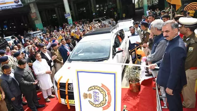 Himachal CM ने शिमला के टूटीकंडी से प्री-पेड टैक्सी सेवा शुरू की Himachal CM ने शिमला के टूटीकंडी से प्री-पेड टैक्सी सेवा शुरू की